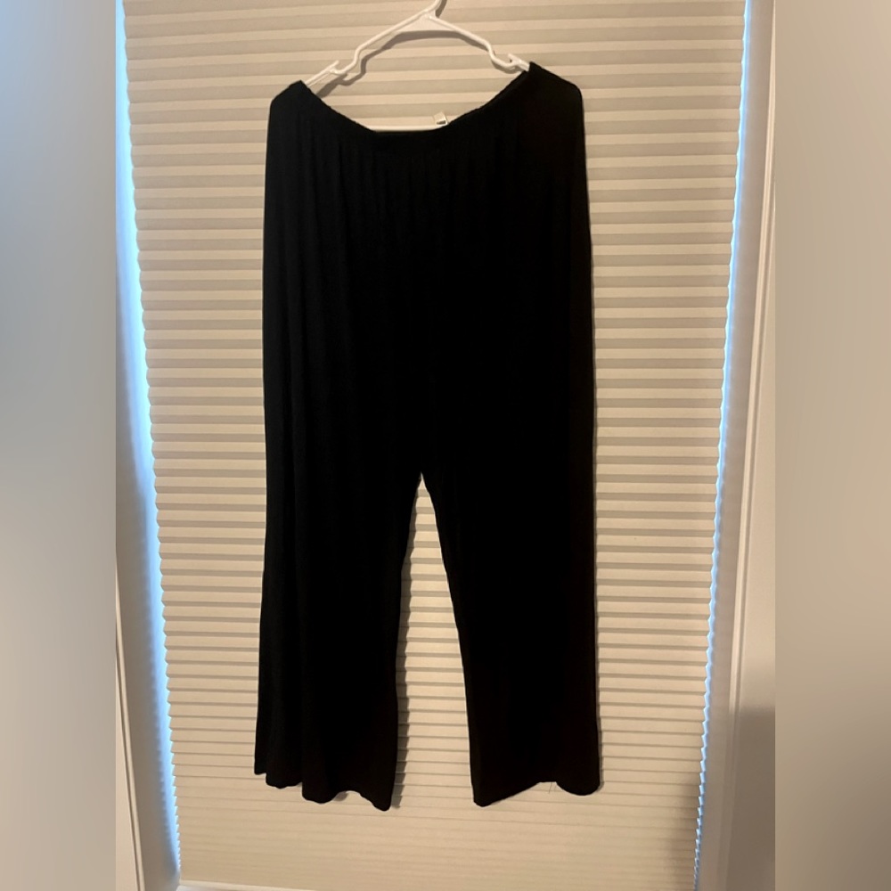 Womens 24Seven Comfort Apparel. Black wide leg medium weight leggings. 2X